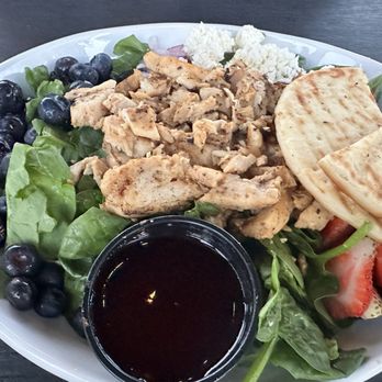 291 brewhouse - Strawberry Chicken Salad - Cafes Near Me - Nine Mile Falls, Washington