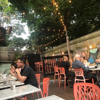 Press 195 - Bayside - Outdoor patio - Sandwiches Near Me - Bayside, New York