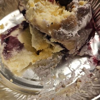 Massapequa Diner - Stale blueberry cheese cake with a sponge cake base?  Who puts spongecake at the base of a cheesecake? - Diners Near Me - Massapequa, New York