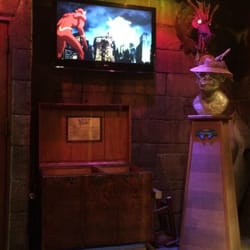 La Taberna del Dragón Verde - Ojo al orco que ya se ha puesto elegante para el cumple de Bilbo.