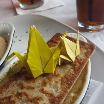 Half Shell Oyster House - Just to clarify...the birds are NOT part of the restaurant's presentation...they were "on vacation" to cheer up a cancer patient - Seafood Near Me - Biloxi, Mississippi