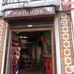 Tábuas Porto Wine Tavern - Exterior e um pouco do interior da loja