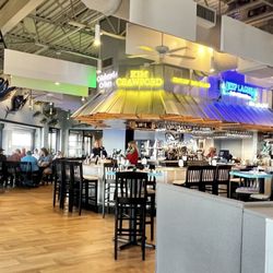 Deep Lagoon Seafood and Oyster House - View of the restaurant from the entrance