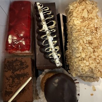 Art's Bakery & Cafe - Fresh Strawberry Pastry, Chocolate Pastry, Mocha Napoleon, Tiramisu, Chocolate Cream Puff - Bakeries Near Me - Glendale, California Art's Bakery & Cafe - Fresh Strawberry Pastry, Chocolate Pastry, Mocha Napoleon, Tiramisu, Chocolate Cream Puff - Bakeries Near Me - Glendale, California
