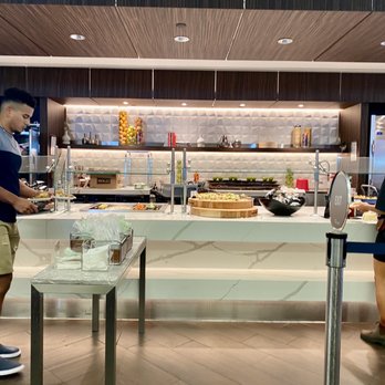 Delta Sky Club - Hot Buffet line - Airport Lounges Near Me - Jamaica, New York Delta Sky Club - Hot Buffet line - Airport Lounges Near Me - Jamaica, New York