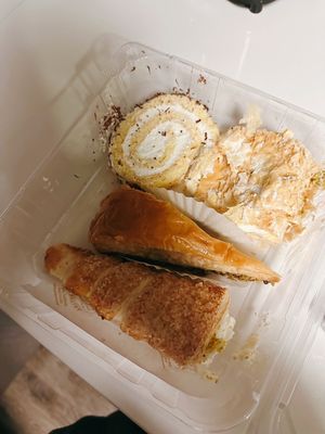 Assal Pastry by null