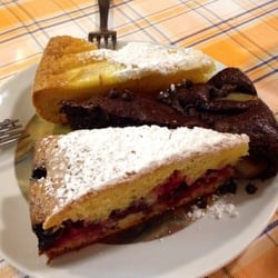 Al Vecchio Aratro - Assaggio di torte: mele-pere cioccolato-con uva fragola