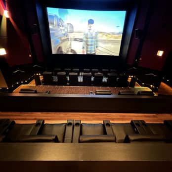 AMC River East 21 - Cinema Near Me - Chicago, Illinois