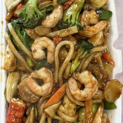 Golden Bowl House - Seafood udon