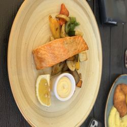 Letňanská Terasa - Salmon with mayonnaise cream sauce and sautéd vegetables
