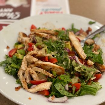 Denny's - a salad with chicken and vegetables - American Near Me - Clovis, California