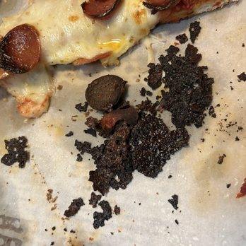 Papa's Pizza Oven - Burnt stuff EVERYWHERE - Pizza Near Me - West Seneca, New York