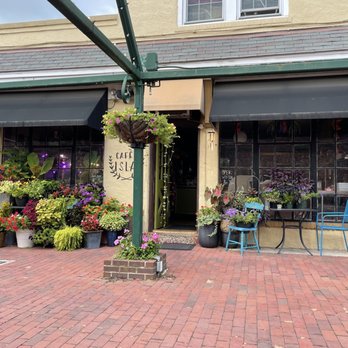 Café Isla - Front of the shop - Breakfast & Brunch Near Me - Media, Pennsylvania