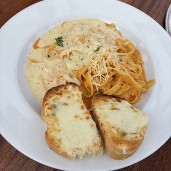 Café Galleria - Pasta with half special sauce half Alfredo sauce - Bagels Near Me - Midway, Utah Café Galleria - Pasta with half special sauce half Alfredo sauce - Bagels Near Me - Midway, Utah