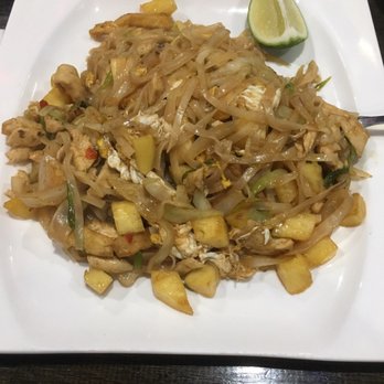 Mizuki Sushi - Chicken pad Thai w fresh pineapples - Japanese Near Me - Deer Park, New York Mizuki Sushi - Chicken pad Thai w fresh pineapples - Japanese Near Me - Deer Park, New York
