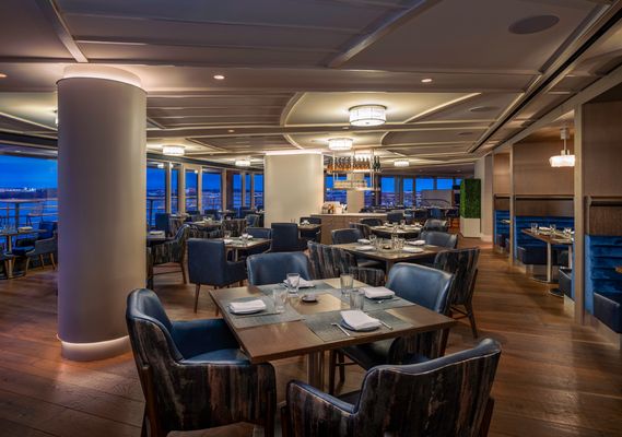 Jula's on the Potomac by null