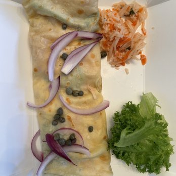 Le Petit Triangle Cafe - Crêpe au saumon fumé - French Near Me - Cleveland, Ohio Le Petit Triangle Cafe - Crêpe au saumon fumé - French Near Me - Cleveland, Ohio