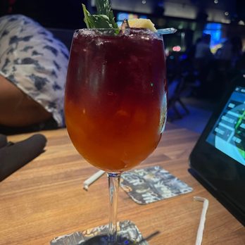 Yard House - Sunset Sangria - New American Near Me - Orlando, Florida