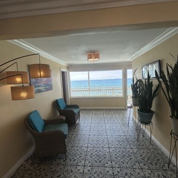 Cliff House Inn - Hotels Near Me - Ventura, California