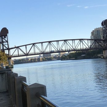Roosevelt Island Bridge - On Roosevelt Island - Landmarks & Historical Buildings Near Me - Manhattan, New York Roosevelt Island Bridge - On Roosevelt Island - Landmarks & Historical Buildings Near Me - Manhattan, New York