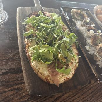 Tavern & Table - Glazed Fig & Prosciutto Flatbread - New American Near Me - Mt. Pleasant, South Carolina
