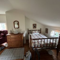 Eagle Centre House Bed & Breakfast - Mini bed was shorter than 5' and could not fit any full sized adult over 5' tall.
