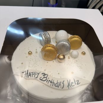 A Cake Addict - French Vanilla Birthday cake! - Custom Cakes Near Me - Houston, Texas