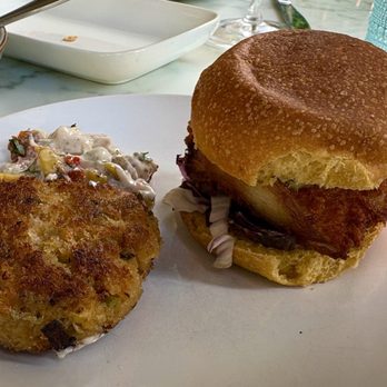 Fitz On 4th - Crab cake and mushroom slider - Vegan Near Me - Philadelphia, Pennsylvania