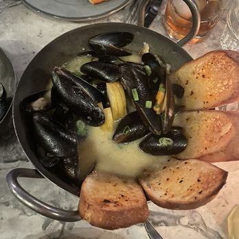 Little Bad Wolf - Mussels - American Near Me - Chicago, Illinois