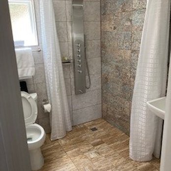Retreat at Crystal Manatee - Entrance into Bathroom - Hotels Near Me - Crystal River, Florida Retreat at Crystal Manatee - Entrance into Bathroom - Hotels Near Me - Crystal River, Florida