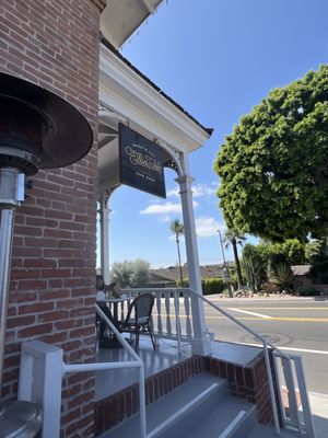 Ellie's Table by null