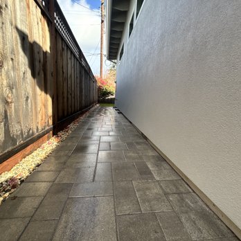 Garescape - Side yard paver installation - Mountain View - Landscaping Near Me