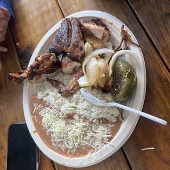 EL Moreno - Grilled chicken plate - Food Trucks Near Me - Woodburn, Oregon EL Moreno - Grilled chicken plate - Food Trucks Near Me - Woodburn, Oregon