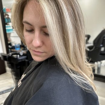 Del Ara Salon - Hair Salons Near Me - Boston, Massachusetts Del Ara Salon - Hair Salons Near Me - Boston, Massachusetts