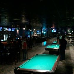 Island Breakers Billiards Sports Bar - Island Breakers interior
