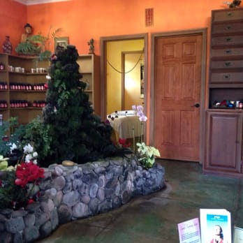 Three Treasures - Calming, serene lobby - Acupuncture Near Me - Haiku, Hawaii