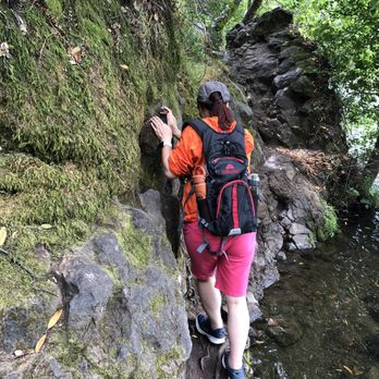 Lake Anza - There's one super-narrow part of the lake trail where you'll need to hang on to the rocks to get across. - Lakes Near Me - Berkeley, California