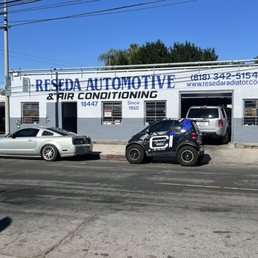 Full shop, pick ups and drop off are easy. Full shop, pick ups and drop off are easy.