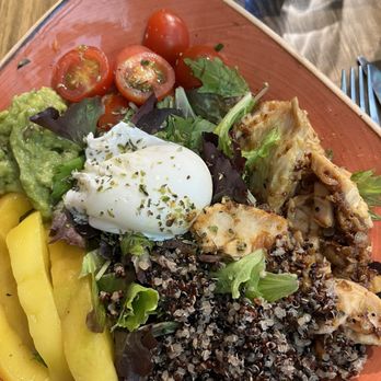 Zenith - Healthy Chicken salad bowl - Breakfast & Brunch Near Me - Madrid, M Zenith - Healthy Chicken salad bowl - Breakfast & Brunch Near Me - Madrid, M