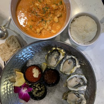 The Oyster Bar - Crab pan roast and fanny bay oysters - Bars Near Me - Stateline, Nevada