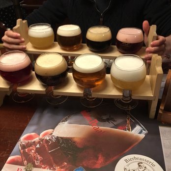 Bierbrasserie Cambrinus - Two beer flights - Beer Bar Near Me - Bruges, VWV Bierbrasserie Cambrinus - Two beer flights - Beer Bar Near Me - Bruges, VWV