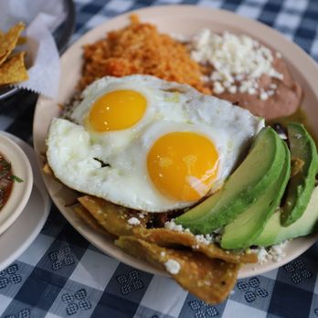 David's Burrito Express - Chilaquiles Verdes con Al Pastor and Sunny Side Up Eggs - Mexican Near Me - Hoffman Estates, Illinois