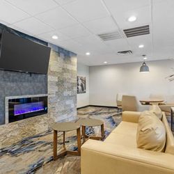 Best Western Plus Beckley Inn - Lobby