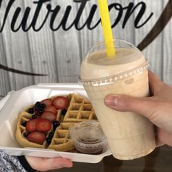 Tumamoc Nutrition Club & Fitness - Protein Waffle & Caffe con Leche