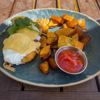 The Juniper Bistro - Juniper Benny - Canadian (New) Near Me - Banff, Alberta The Juniper Bistro - Juniper Benny - Canadian (New) Near Me - Banff, Alberta