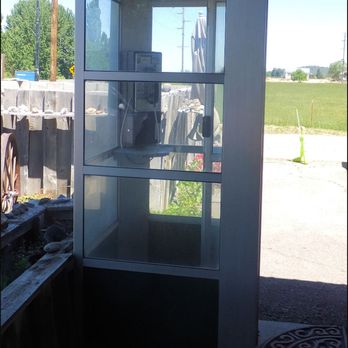 Davis Creek Mercantile - A pay phone booth, that actually works?  I lifted the receiver to check for dial tone, and I was rewarded with steady dial tone. - Grocery Near Me - Davis Creek, California