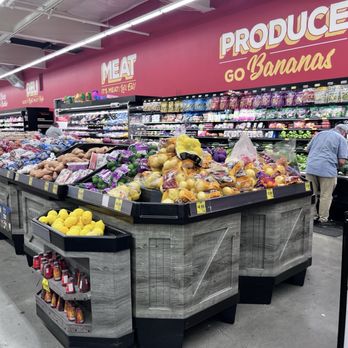 Grocery Outlet - Lots of produce - Grocery Near Me - San Lorenzo, California