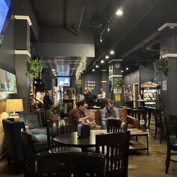 Fred's Around the Corner - Restaurant - Cocktail Bars Near Me - Knoxville, Tennessee