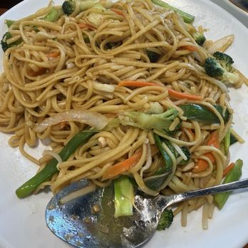 Ping's Sichuan Kitchen - Vegetarian Lo Mein Noodles - Szechuan Near Me - San Antonio, Texas