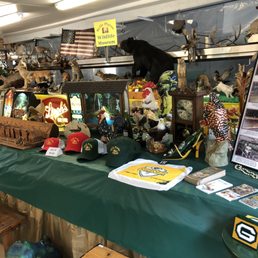 Beer sign and taxidermy collection! Beer sign and taxidermy collection!